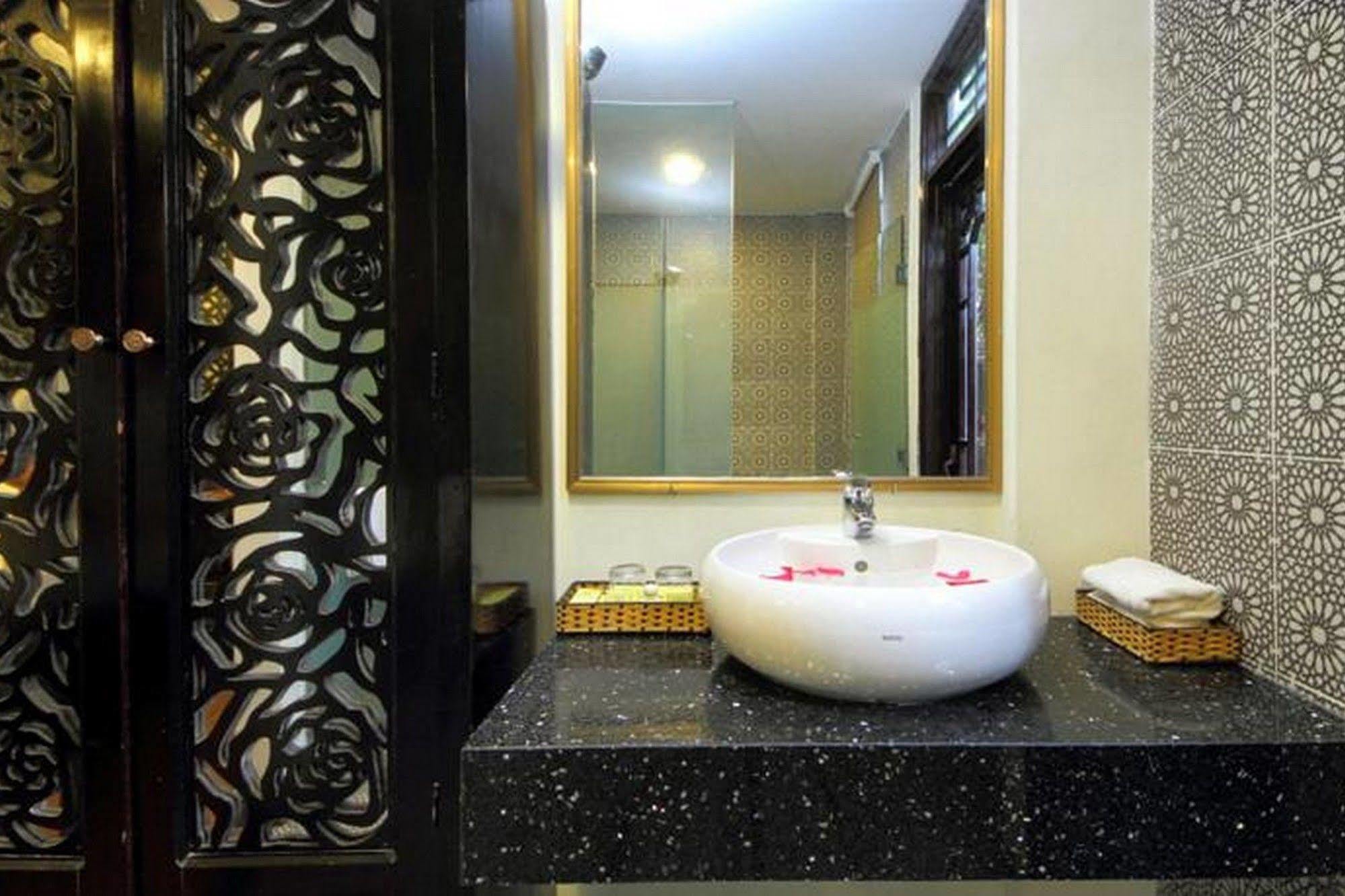 Thanh Binh Central Hotel Хойан Экстерьер фото